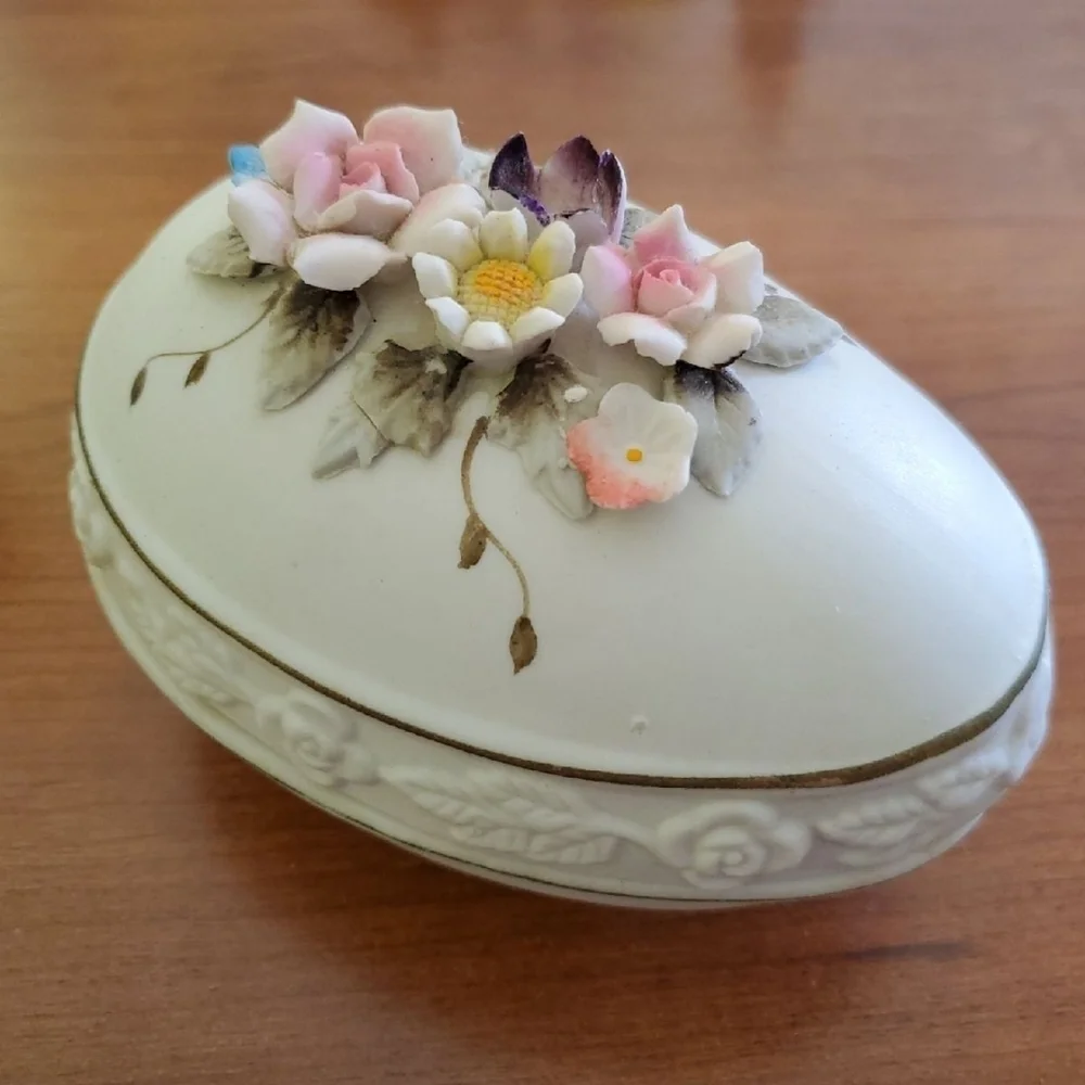 White and Pink Floral Decor Accents